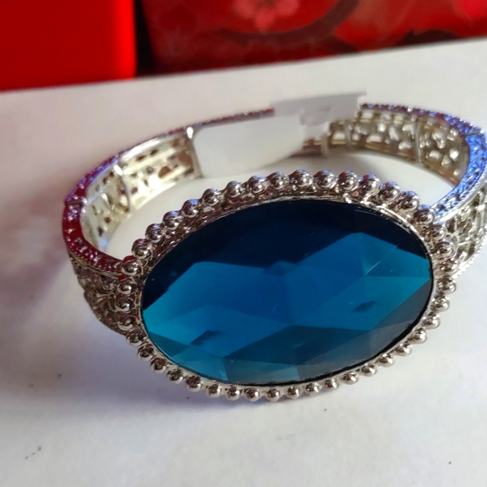1928 Turquoise Blue Rhinestone Filigree Bangle - Picture 4 of 12